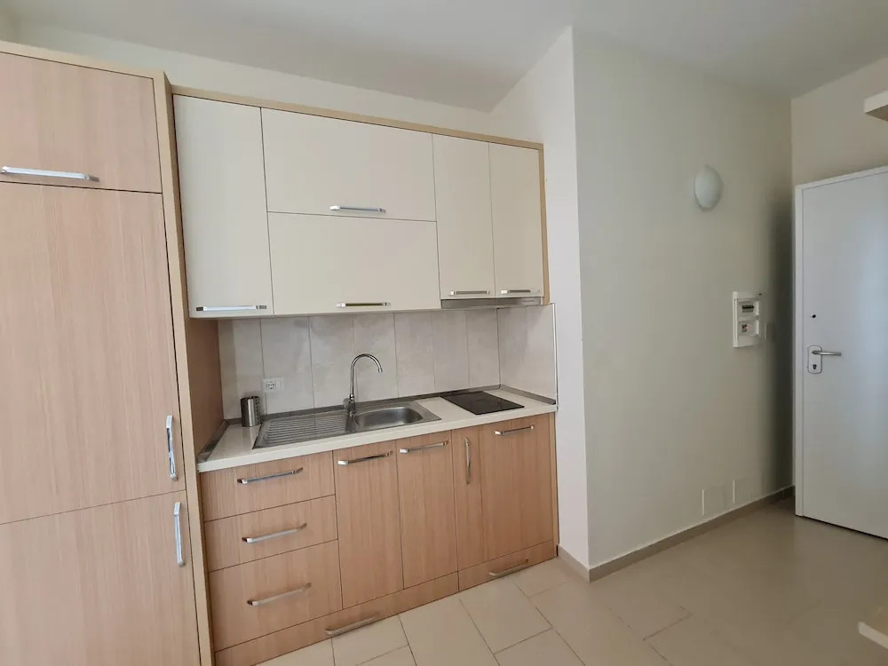 2-bedroom, Sleeps 4, Free Parking