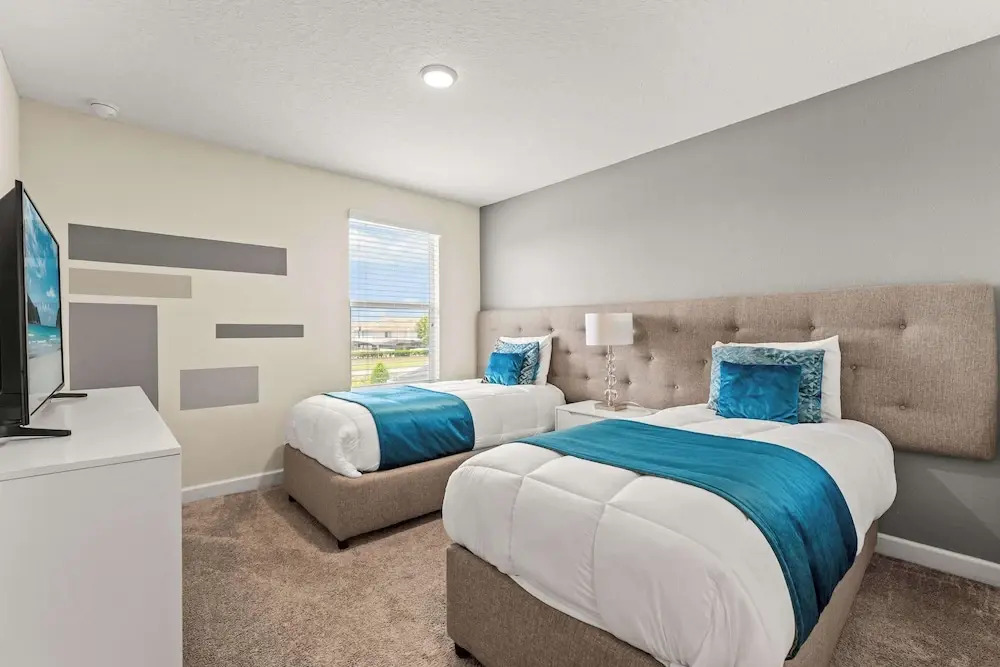Resort Vibes At Championsgate - Home for 14 With Private Lanai