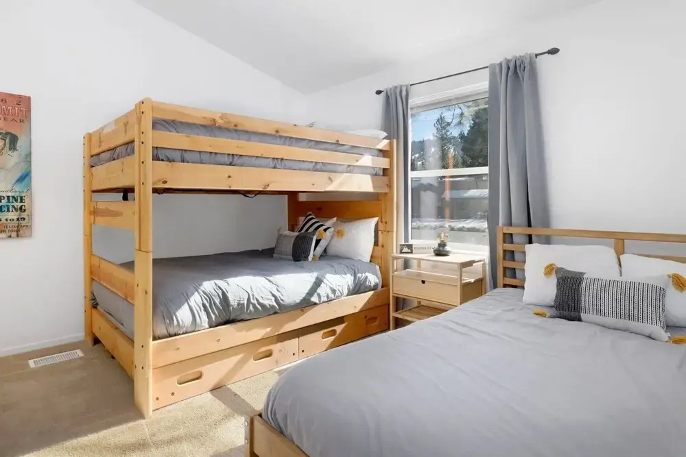 2240-summit View Lodge 3 Bedroom Home by Redawning