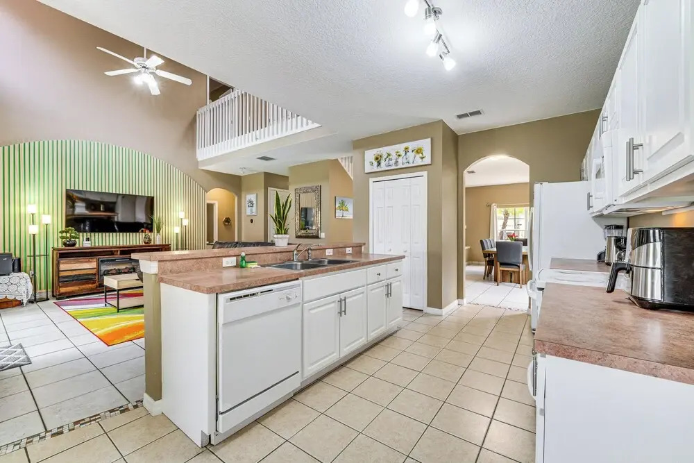10 Mi to Parks: Spacious Kissimmee Home w/ Lanai!