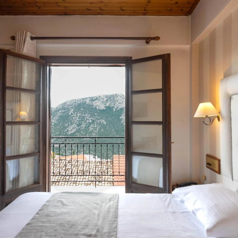 Kouros Hotel