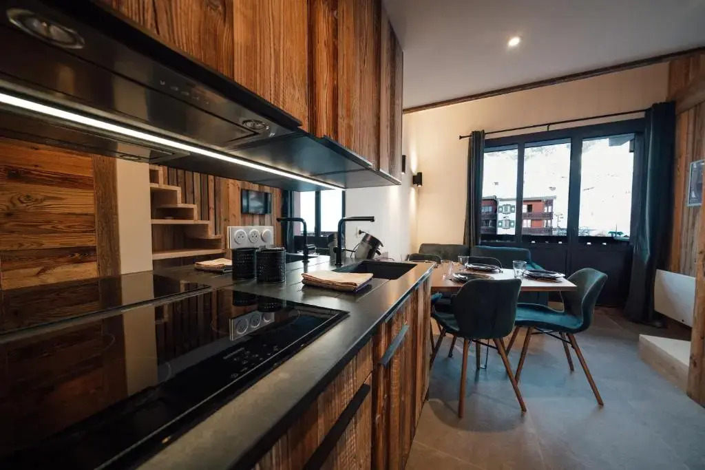 Studio Interlude by ExplorHome
