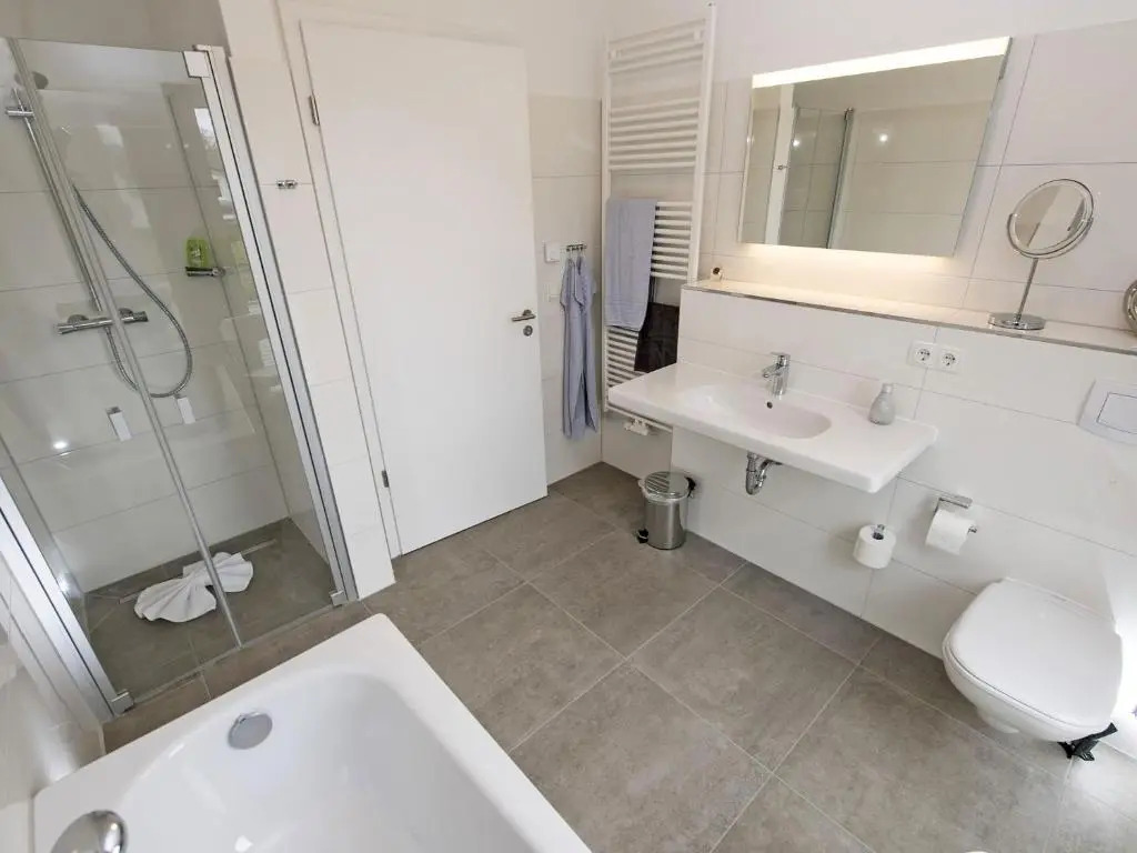 Haus "Jasmund" F 646 WG 01 im EG mit Kamin und Terrasse