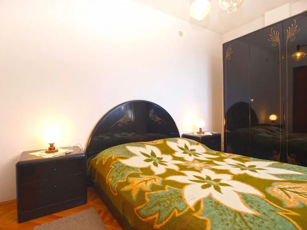 Apartment 1586