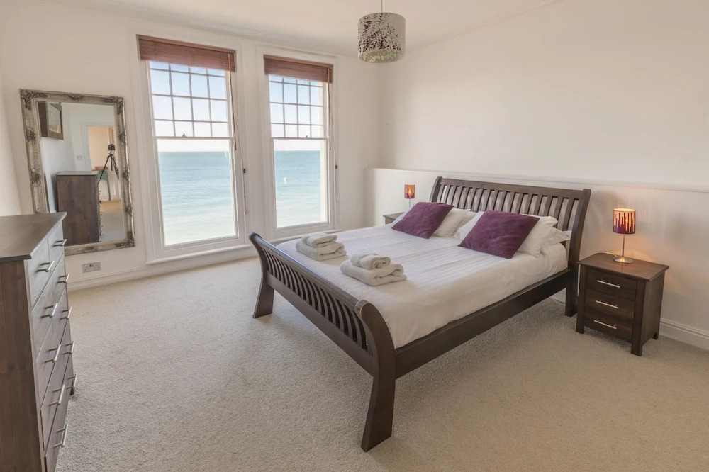 Waters Edge Apartment at Beach House