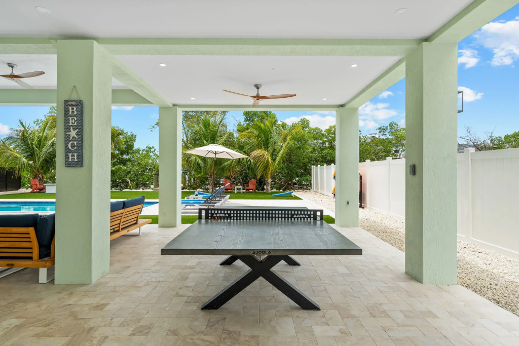 Emerald Oasis Lux Waterfront Gem Pool Kayaks