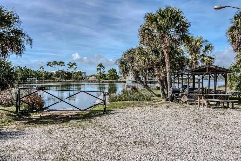 The Cove 217a 1 Bedroom Condo by RedAwning