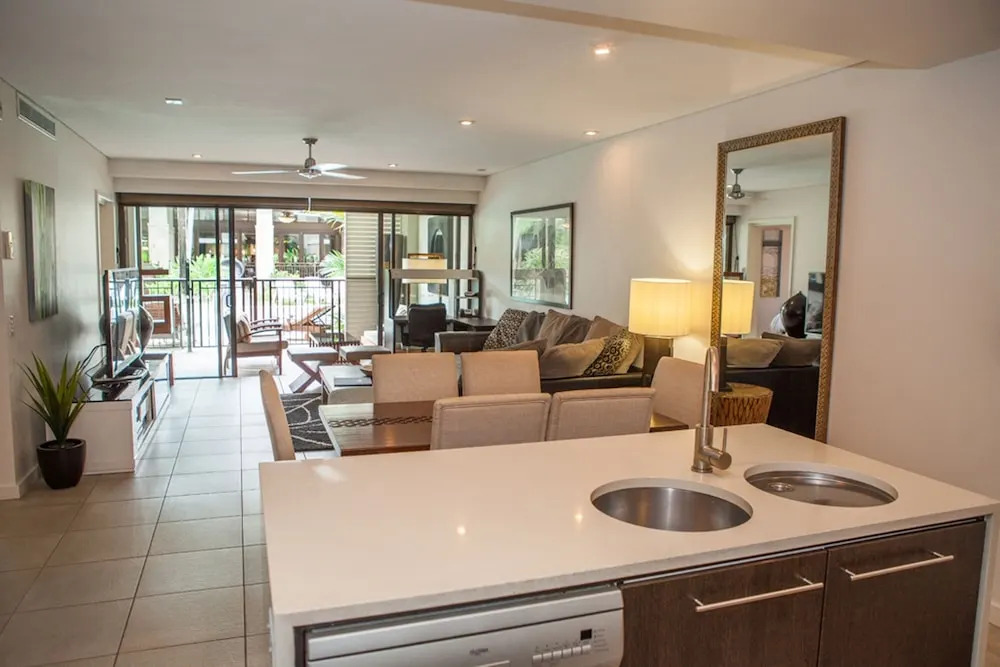 131 Luxury Swimout