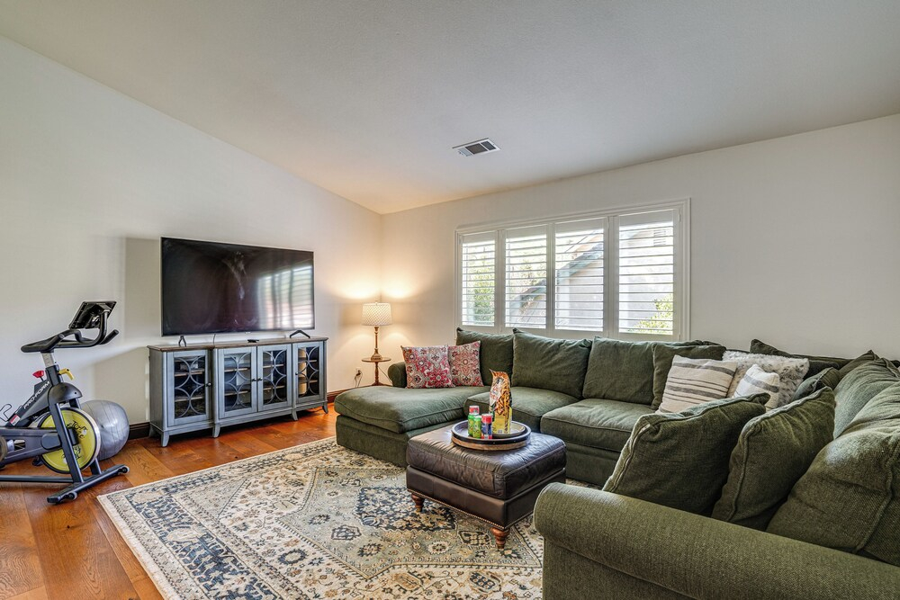 Fairfield Wine Country Getaway w/ Backyard Oasis!