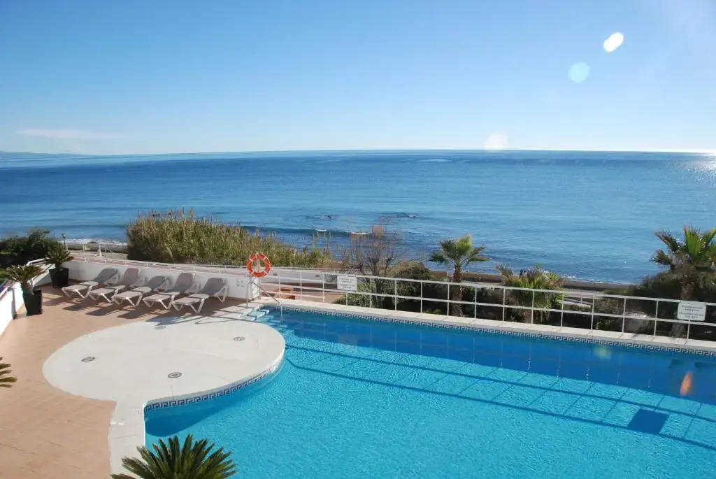 E18 Primera línea playa - Espectacular dúplex, vistas únicas- Estepona