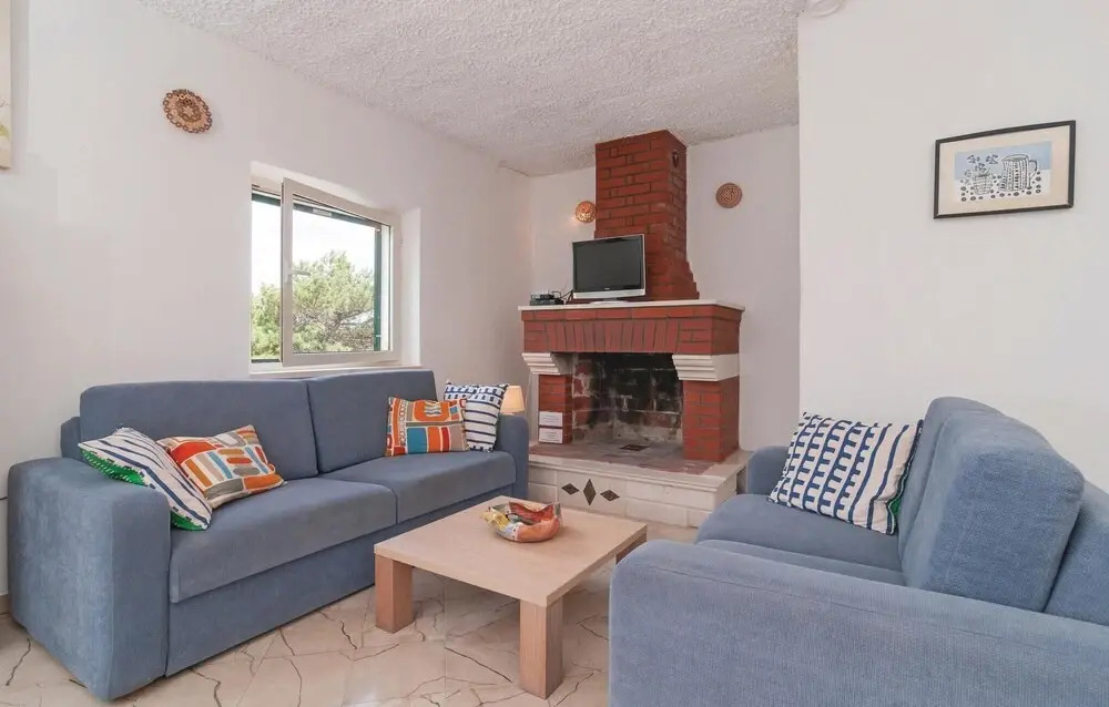 Amazing Home in Praznica With 4 Bedrooms, Wifi and Outdoor Swimming Pool