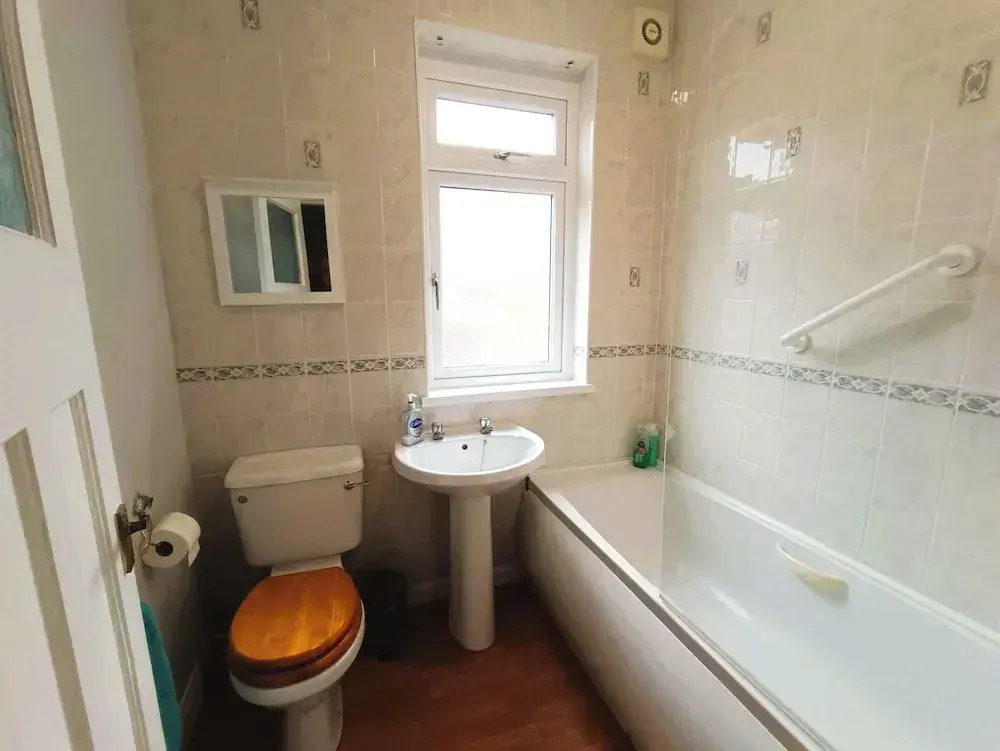 2-bed Darlington Townhouse, Garden & Free Parking