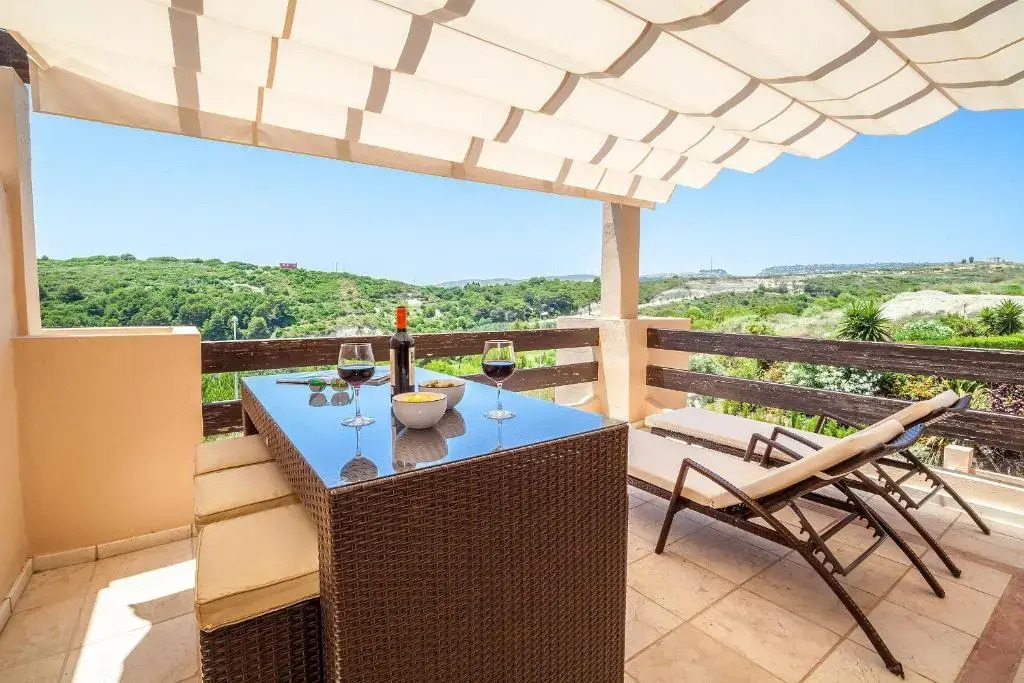 2279-Lovely 2 bedrooms with terrace with views