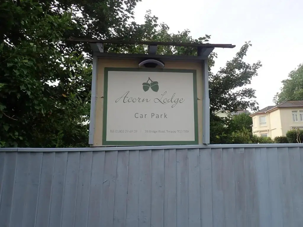 Acorn Lodge