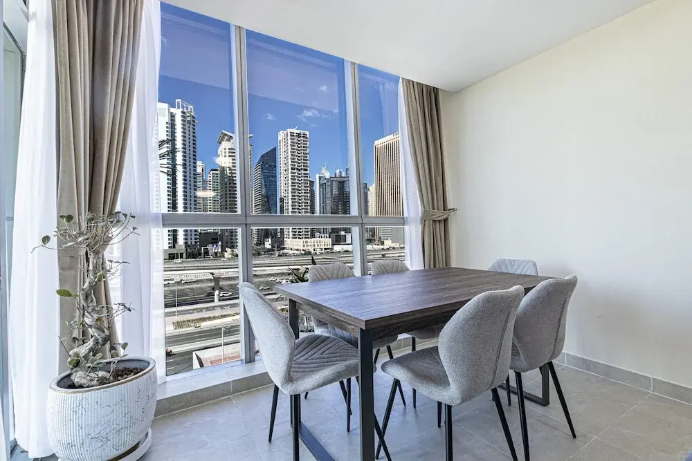 Prime 1BR Global Lake View Mins Metro