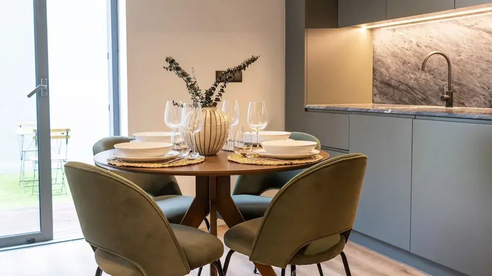 RUAH Apartments by LovelyStay