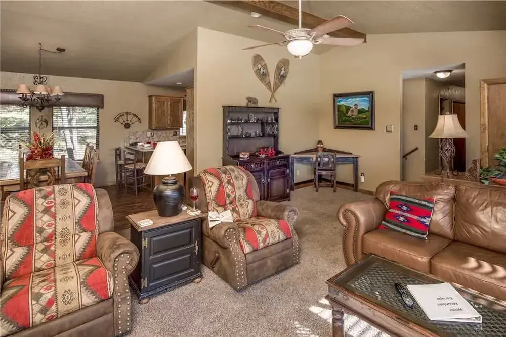White Mountain Escape - Three Bedroom Cabin with Hot Tub