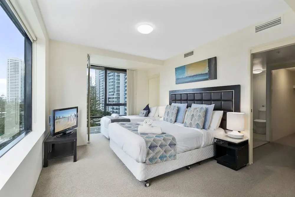 Broadbeach on the Park - We Accommodate