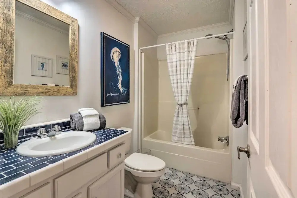Patio & Gas Grill: Charming Bluffton Escape!