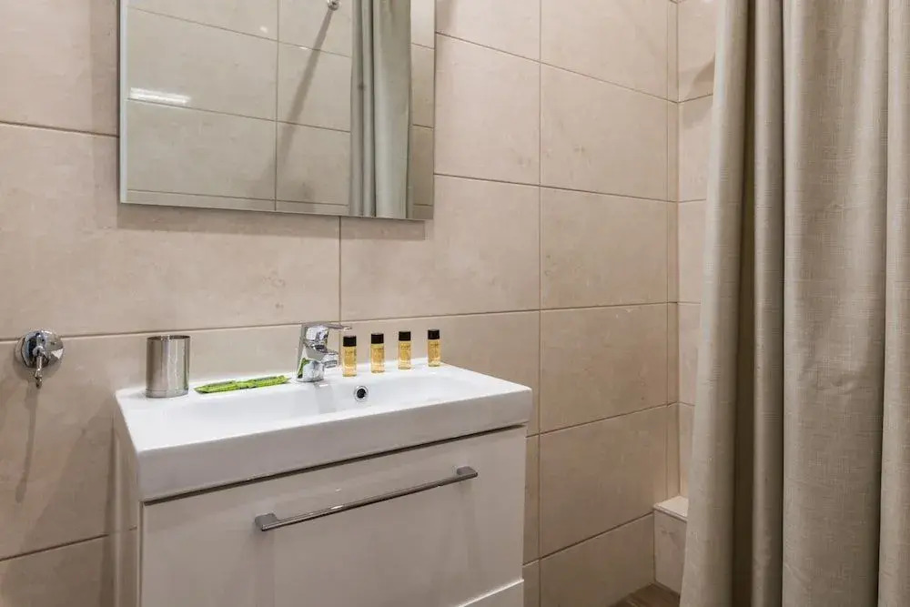 Anivia Apartment Airport by Airstay
