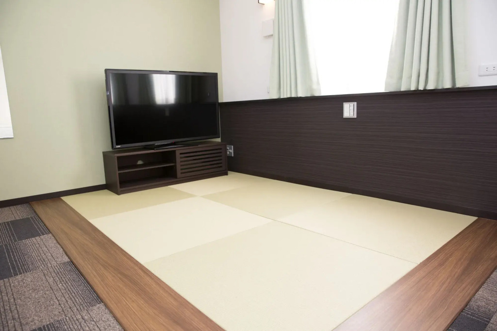 Universal Hotel Reborn