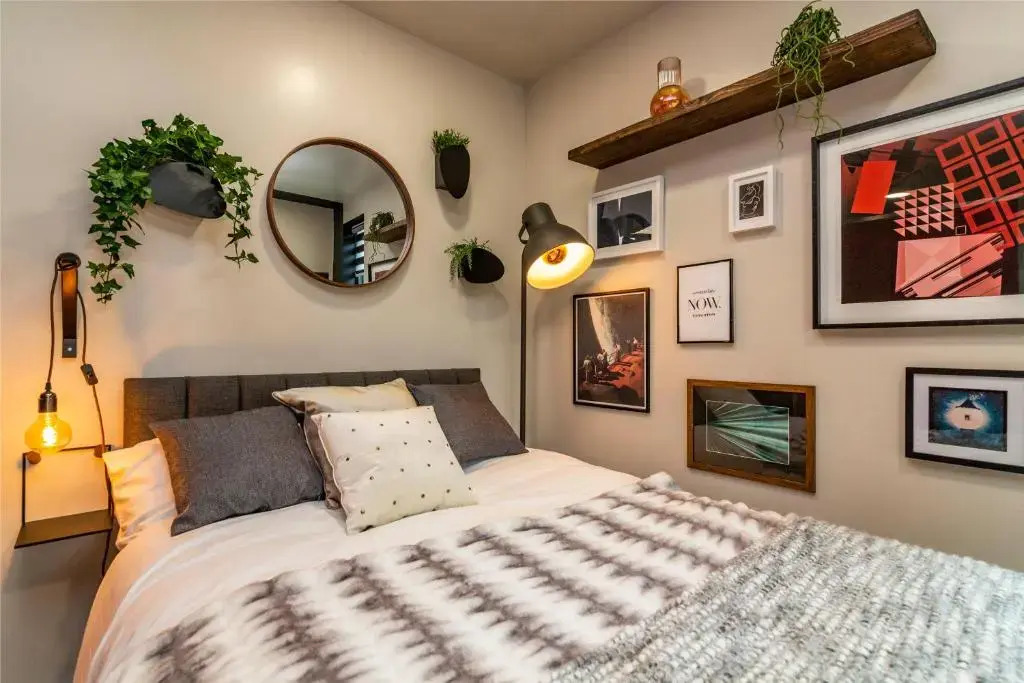 Romantic Getaway Studio Pods close to City Centre with FREE WIFI