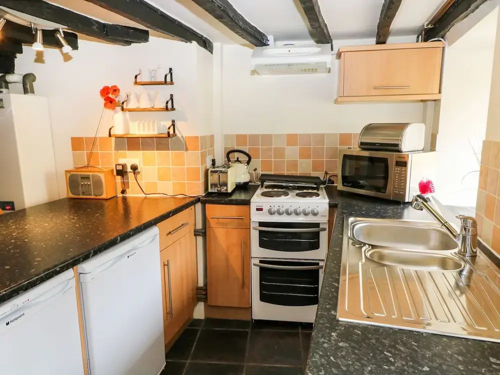 4 Cader Road