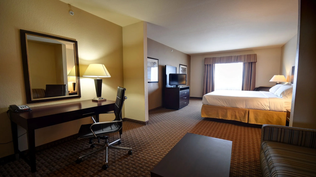 Holiday Inn Express & Suites Del Rio by IHG