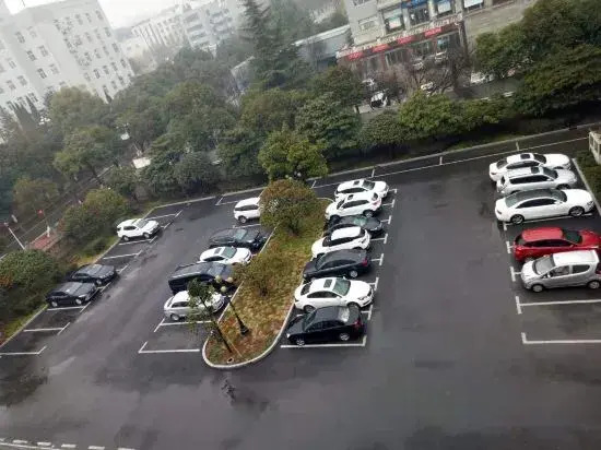 Runhua Junyue Hotel