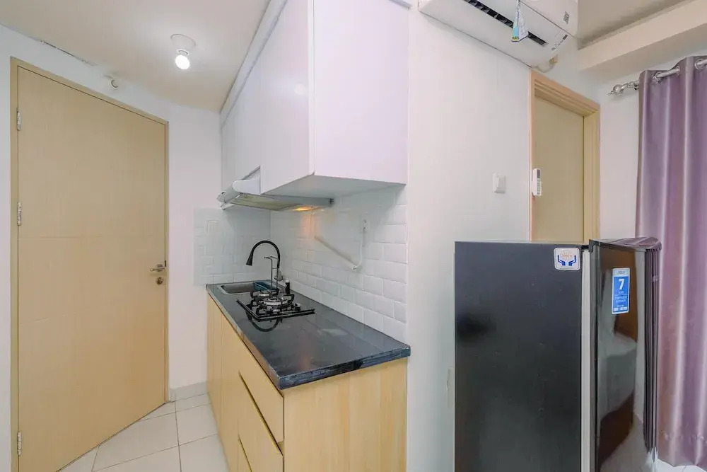 Warm and Comfortable Studio at Amethyst Apartment By Travelio