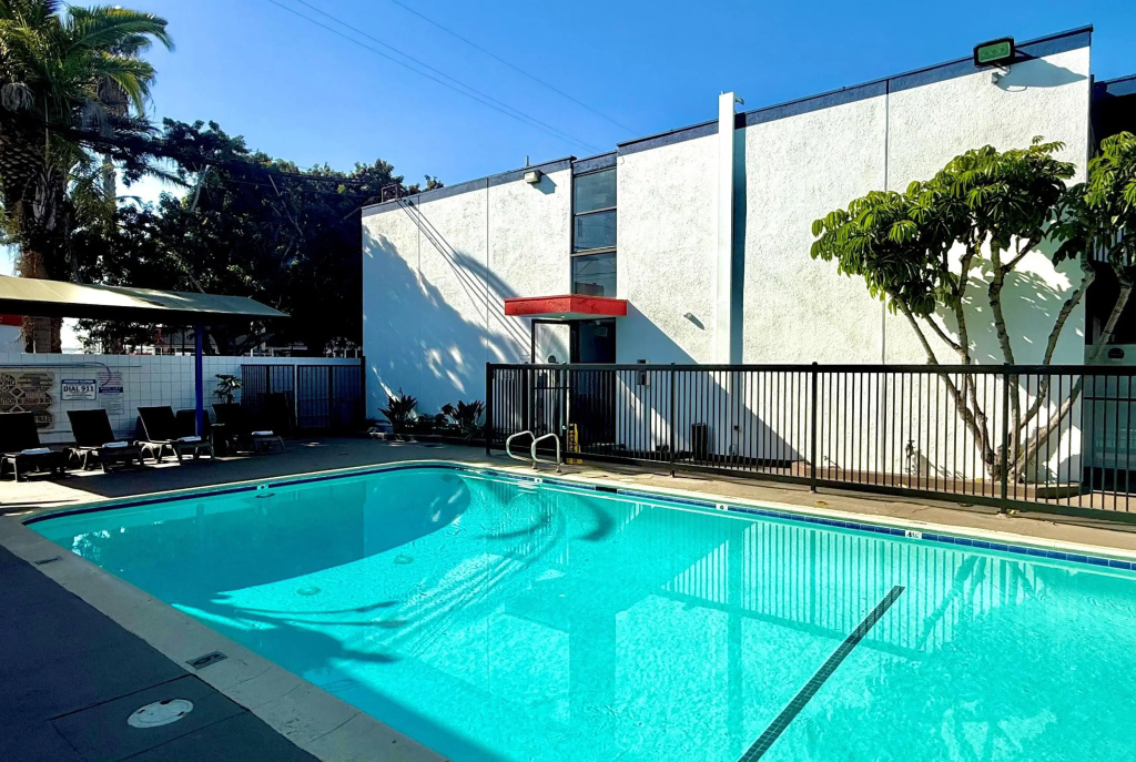 Days Inn by Wyndham Los Angeles LAX Airport Stadium Area