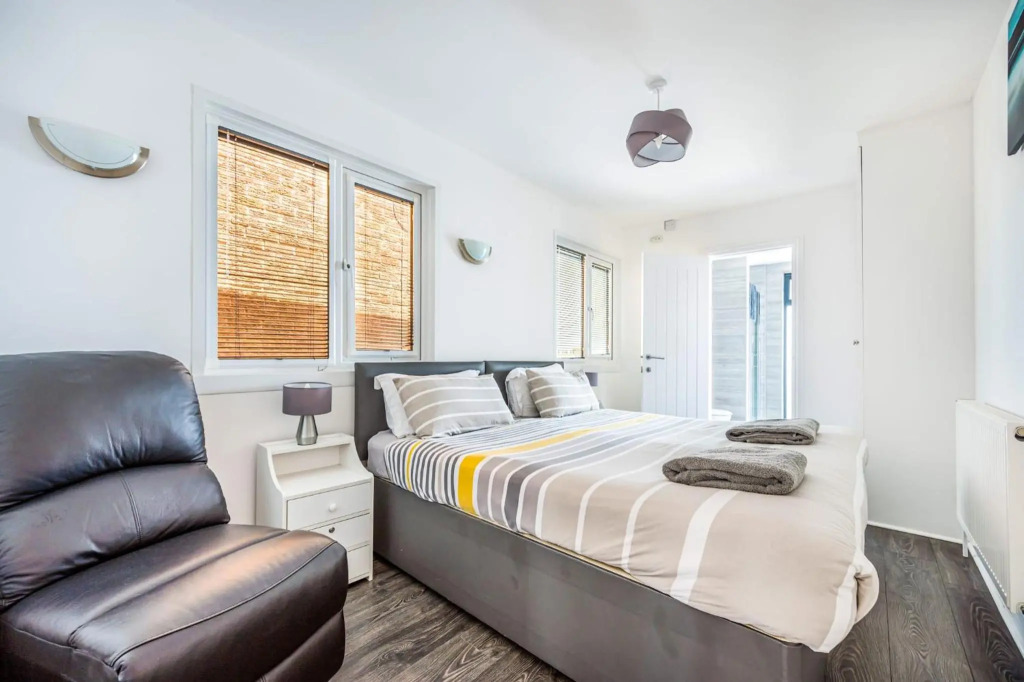 Beachfront Escape Sleeps 8 Ideal Family Retreat