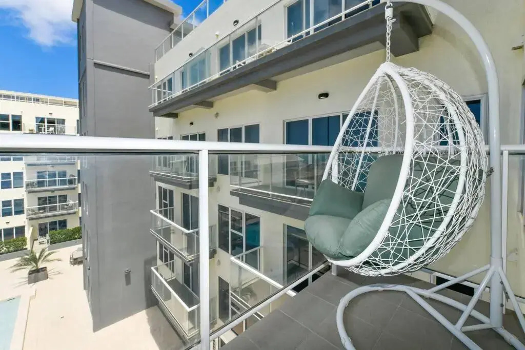*NEW* 2Bd 2Bath APT with Ocean View, Pool, Gym