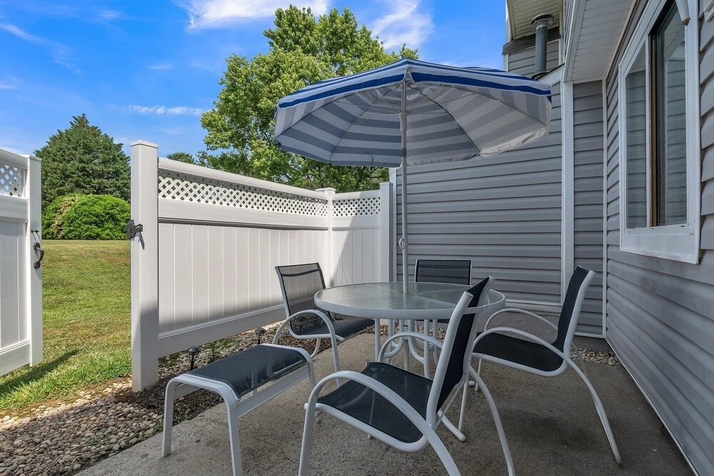 Comfy Home In The Heart Of Raleigh 2 Bedroom Townhouse by Redawning