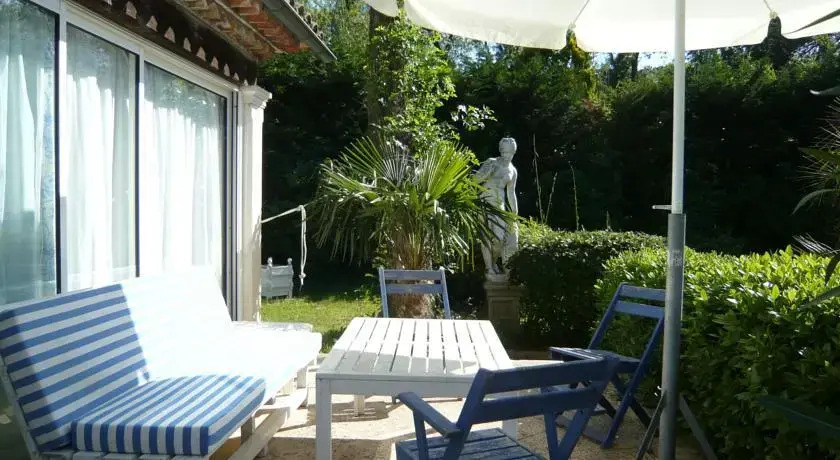 Chez Helene