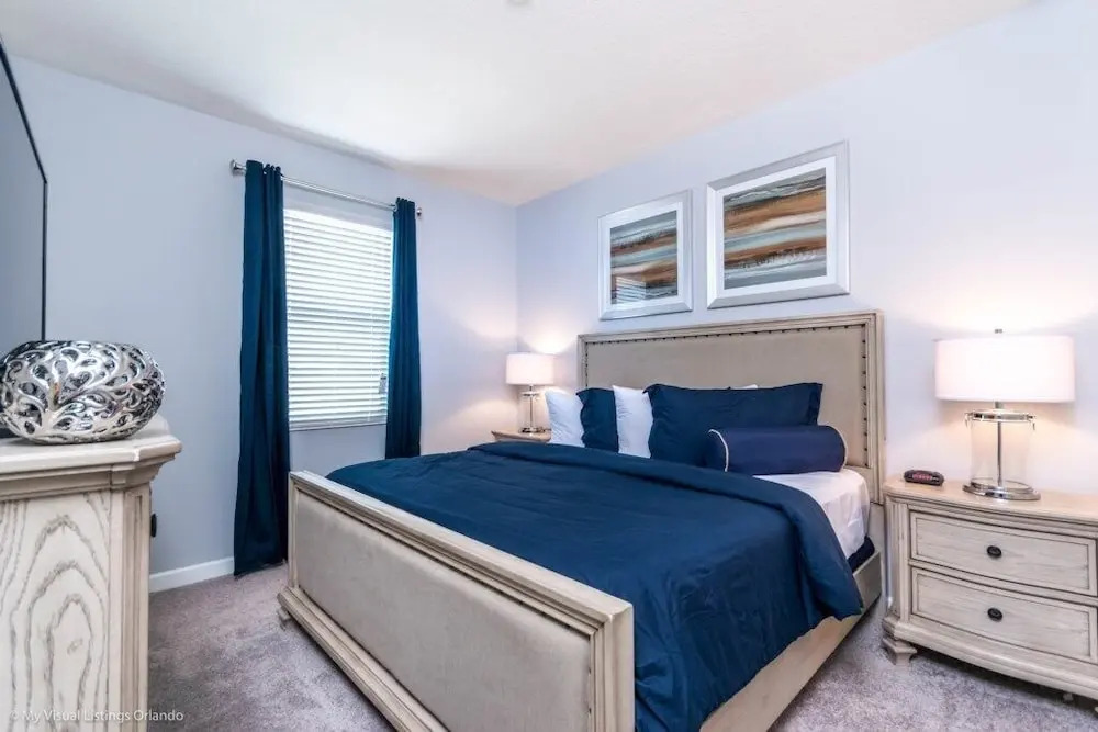 Lake View Tropical Movie Room, Game Room! 8 Bedroom Home by Redawning
