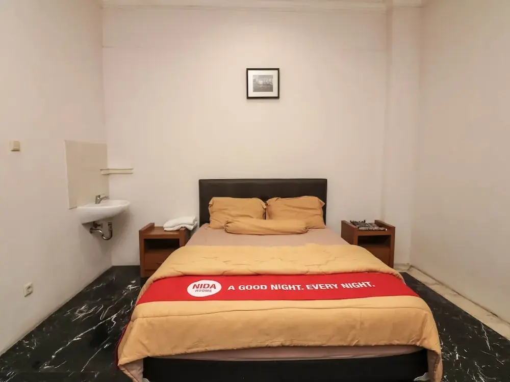 NIDA Rooms Garden Tomb Kebagusan