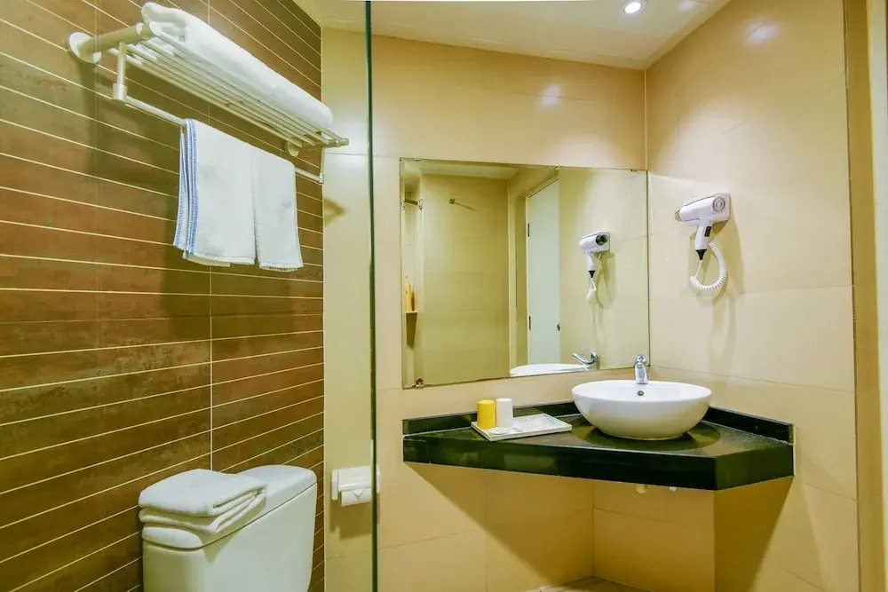 Jingcheng Business Hotel (Beijing Shilihe Metro Station)