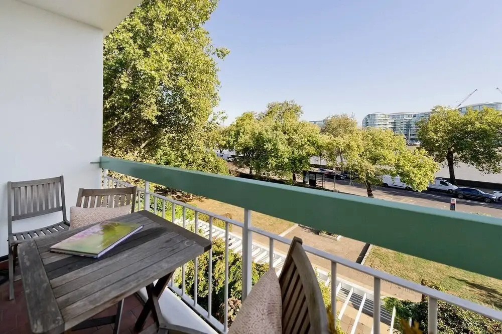 Bright 2-Bed Apartment in Fashionable Chelsea