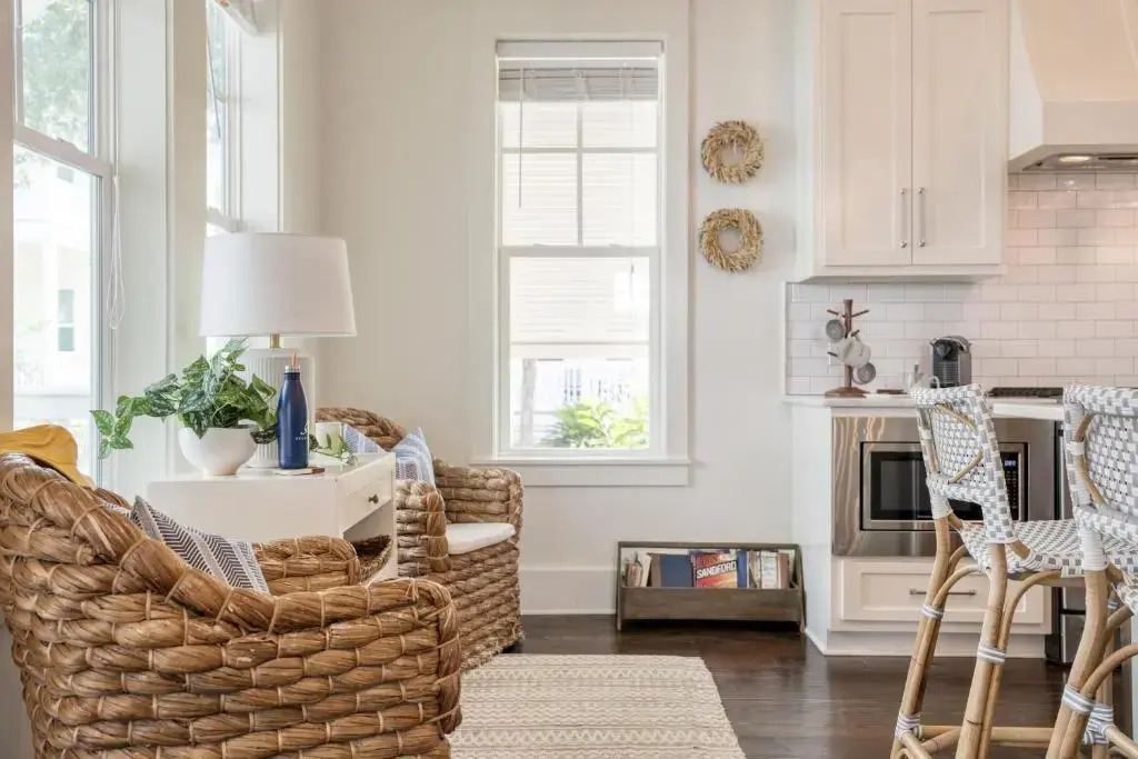 Hiker House by Avantstay Beachy 4BR w/ Communal Pool + Porch