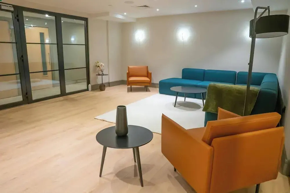 Tranquil London Apartment Near Coombe Hill House