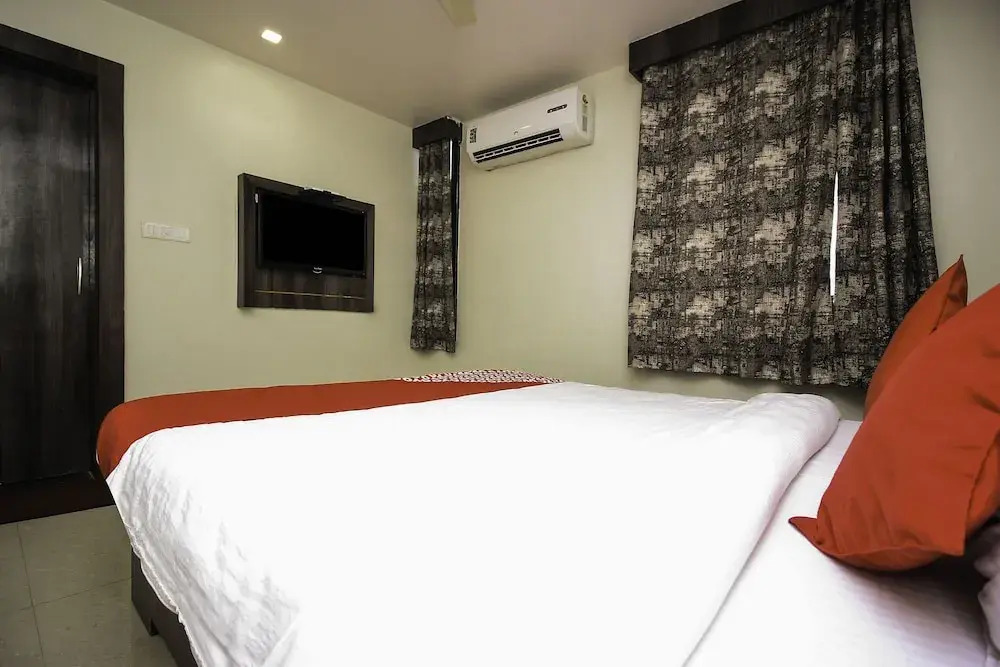 Hotel Galaxy Palace By OYO Rooms