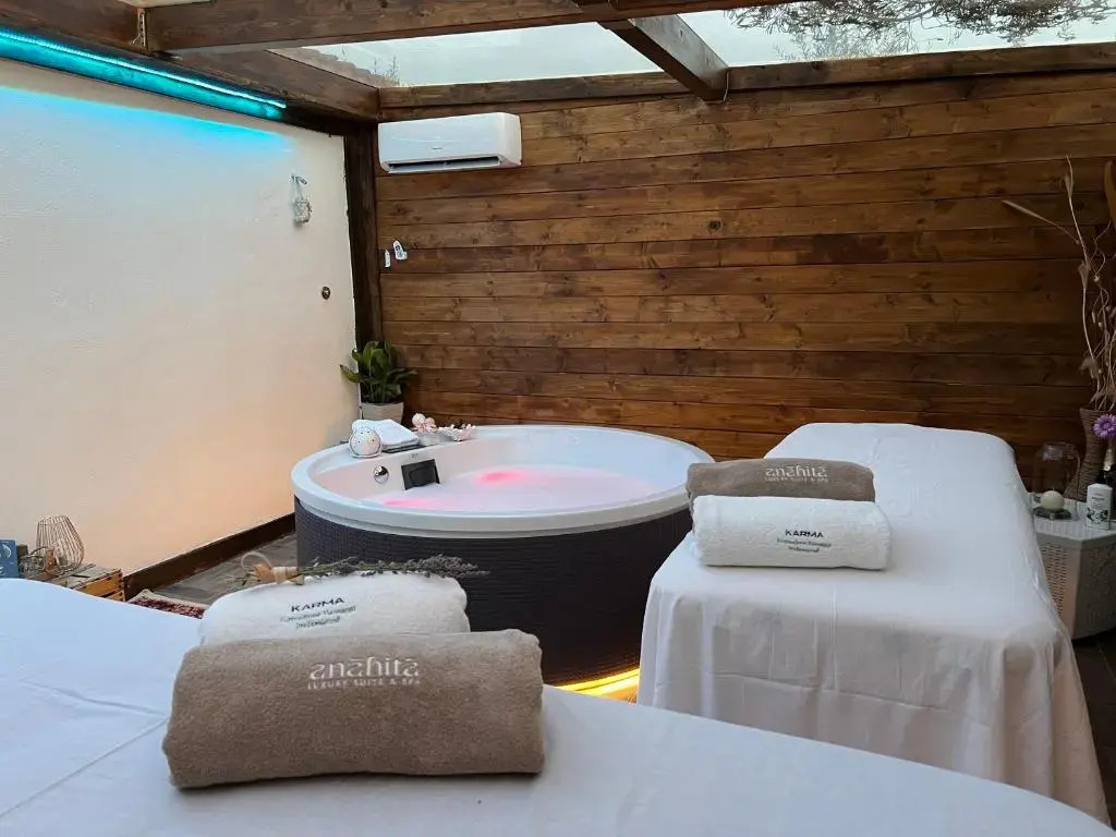 Anahita Luxury Suite & Spa