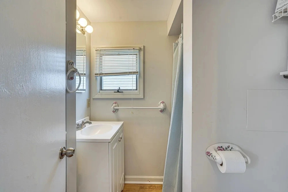 Walk to North Beach! Marsh-view Condo in Hampton