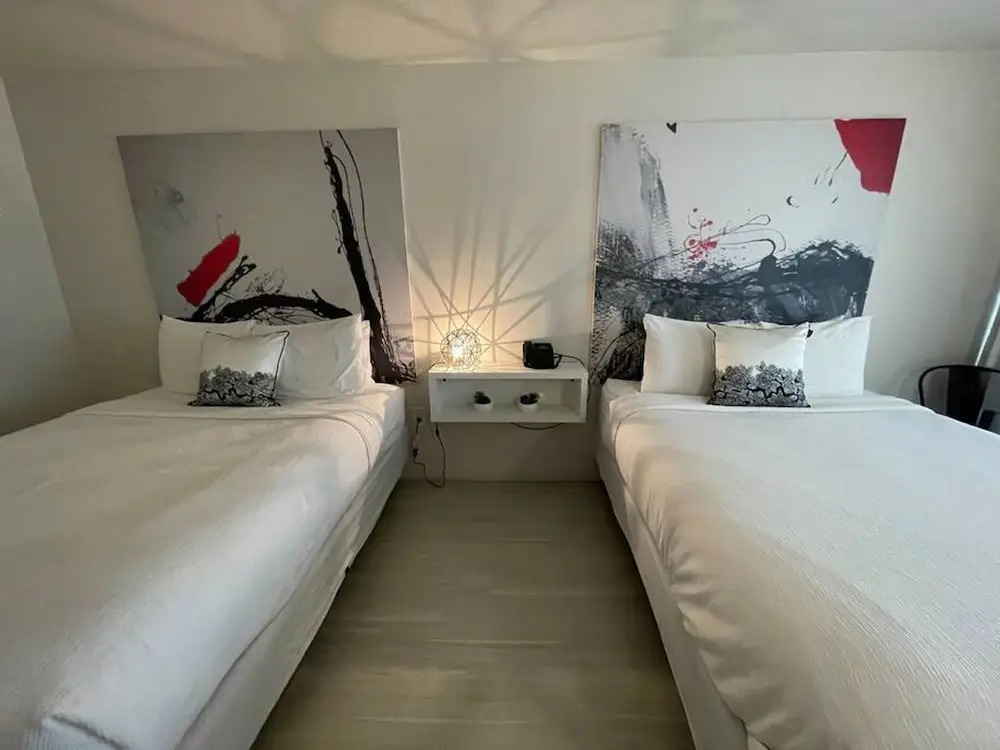Newly Room in cozy hotel with Super location to the Parks