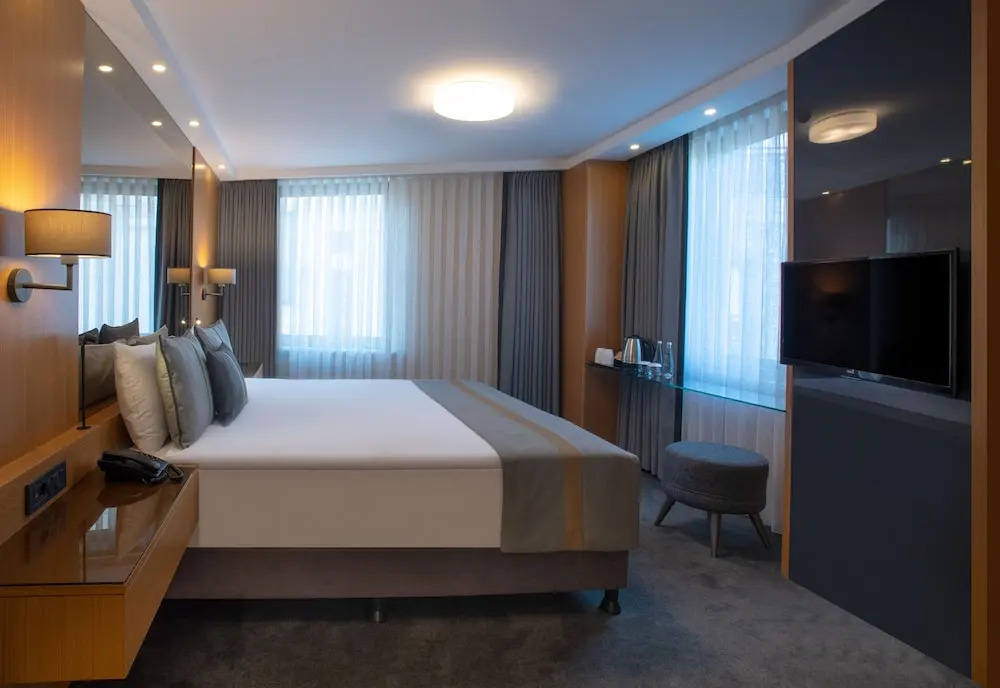 Tan Hotel