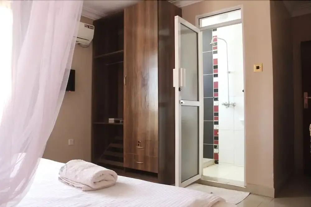 Shalom Hotel