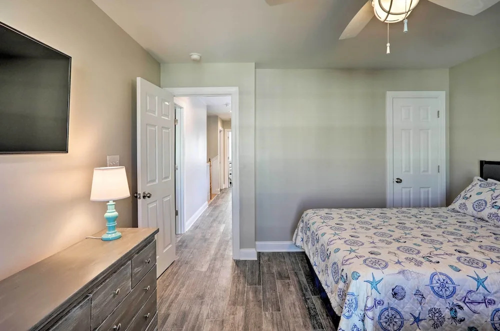 Spacious Murrells Inlet Hub w/ Pool, Walk to Shore
