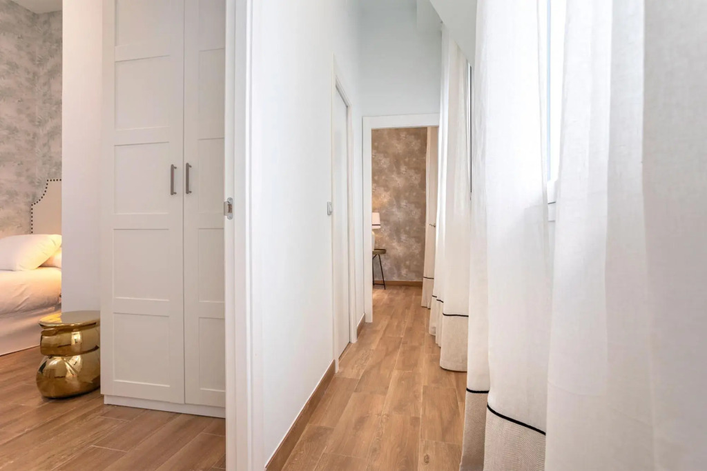 Modern apartment with terrace in the city center. Recaredo VIII