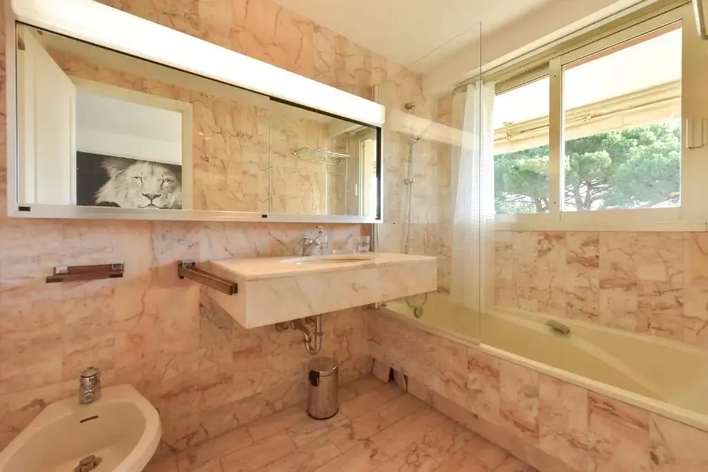 SERRENDY ROOFTOP TERRACE in residential property WITH POOL & SEA VIEW !